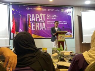 Dr. Bunyamin Tegaskan Layanan Jamaah Bermartabat dalam Raker Annur Travel
