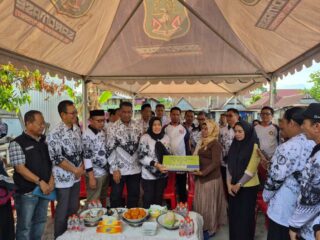 PGRI Sidrap Salurkan Bantuan Korban Kebakaran di Pangkajene