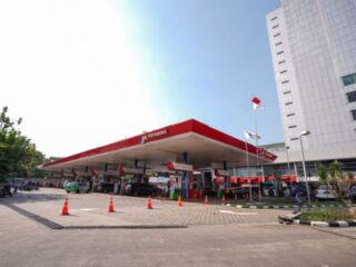 Pertamina Klaim Stok BBM Aman, di SPBU Antre dan Habis. Siapa Bermain?