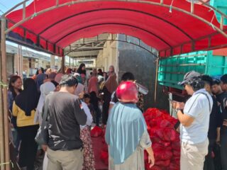 PT Tiga Putra Bugis Bantu Masyarakat Lewat Program Pasar Murah CSR