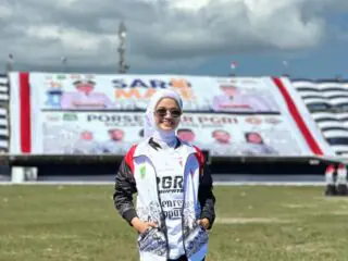 Pesona Duta Wisata Sulsel di Panggung Megah, MC Erika Pukau 72 Ribu Peserta Porsenijar PGRI Sulsel 2026
